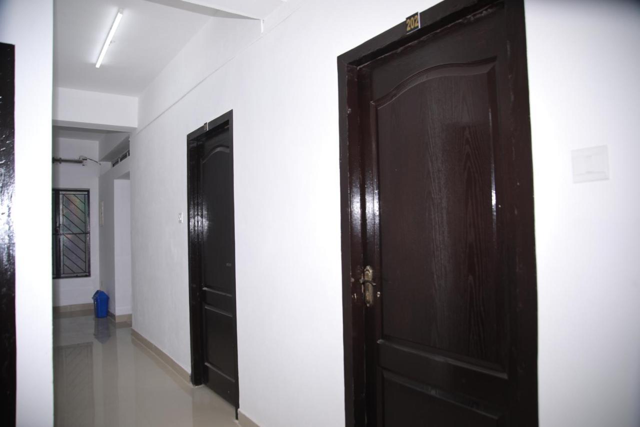 Отель Meghna Residency Тривандрум Экстерьер фото