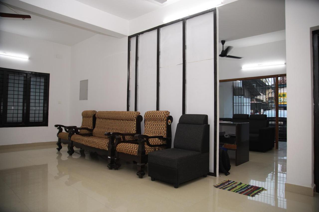 Отель Meghna Residency Тривандрум Экстерьер фото