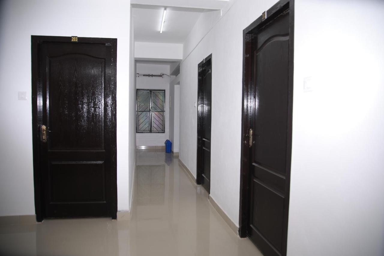 Отель Meghna Residency Тривандрум Экстерьер фото