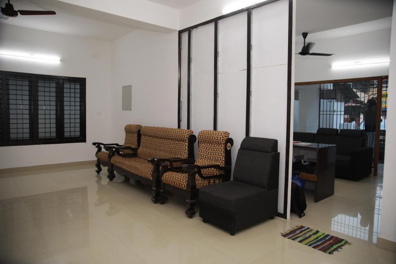 Отель Meghna Residency Тривандрум Экстерьер фото