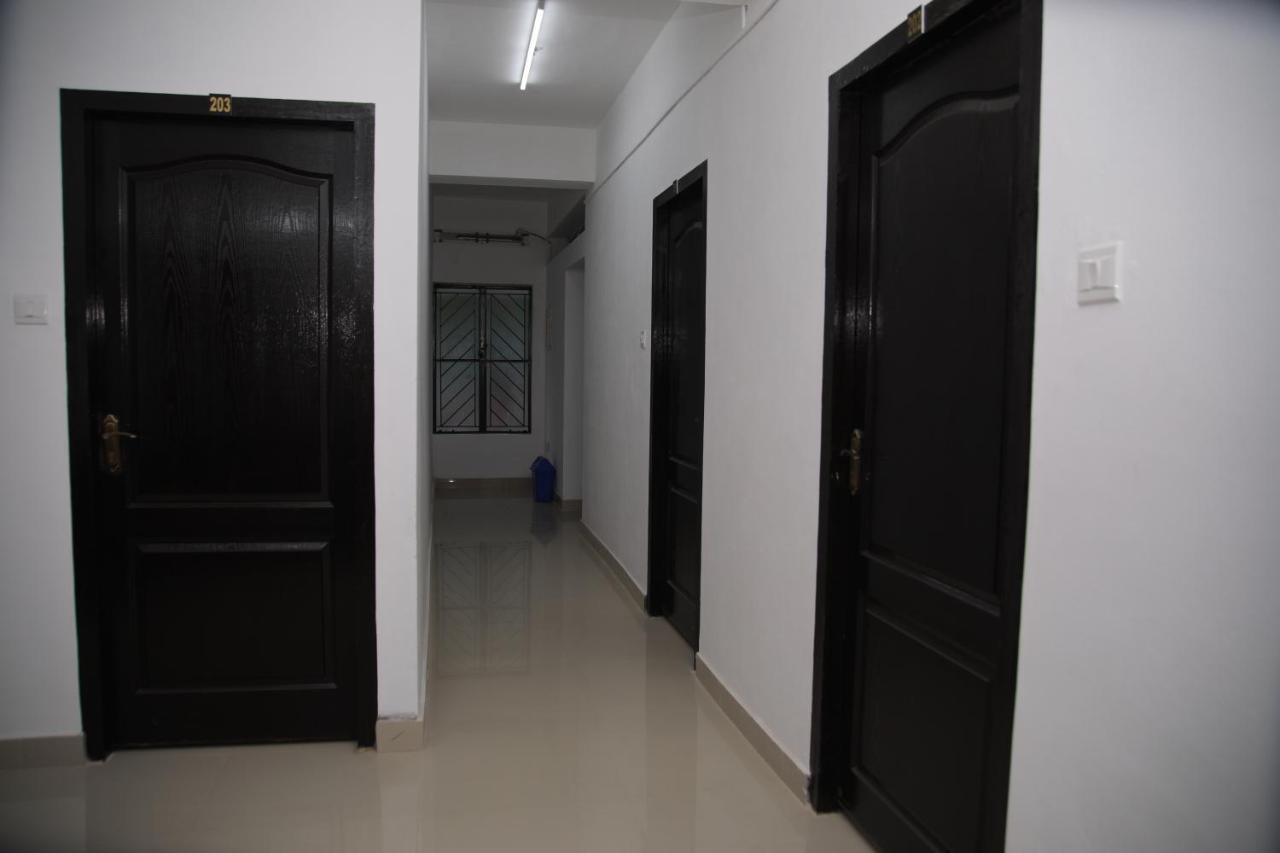 Отель Meghna Residency Тривандрум Экстерьер фото