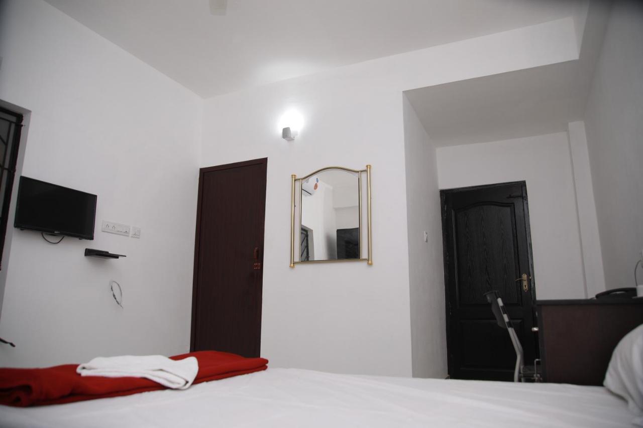 Отель Meghna Residency Тривандрум Экстерьер фото