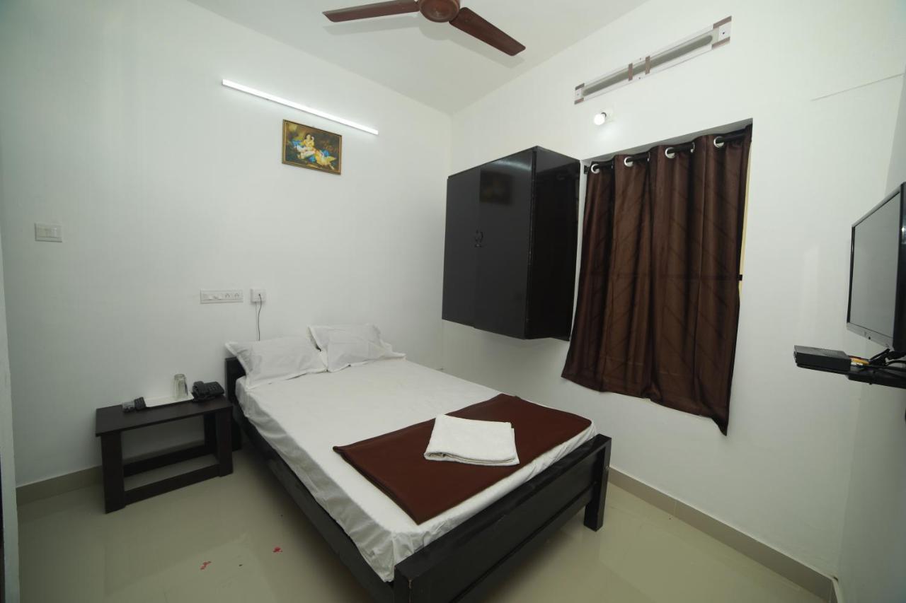Отель Meghna Residency Тривандрум Экстерьер фото