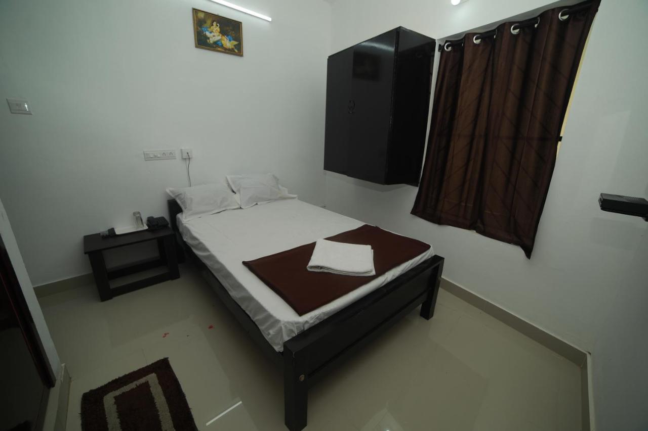 Отель Meghna Residency Тривандрум Экстерьер фото