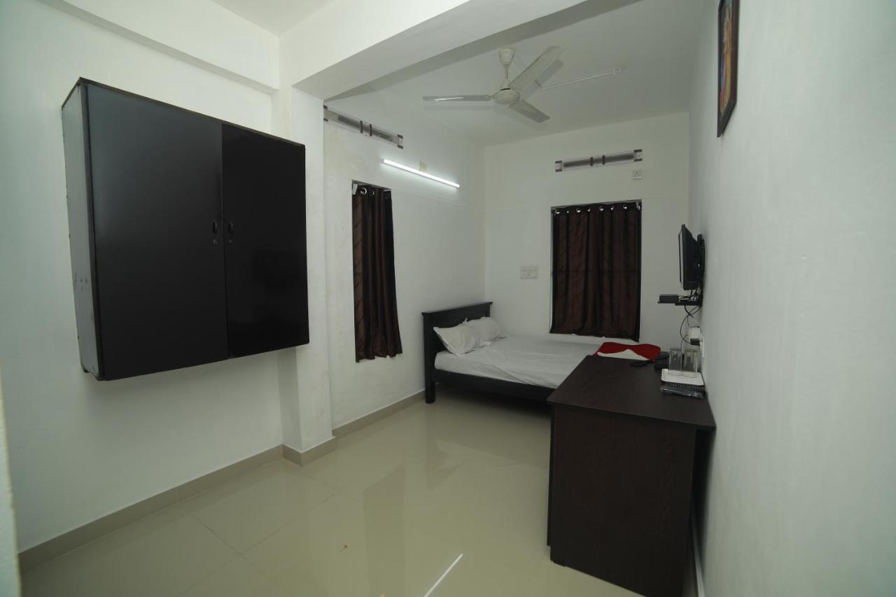 Отель Meghna Residency Тривандрум Экстерьер фото