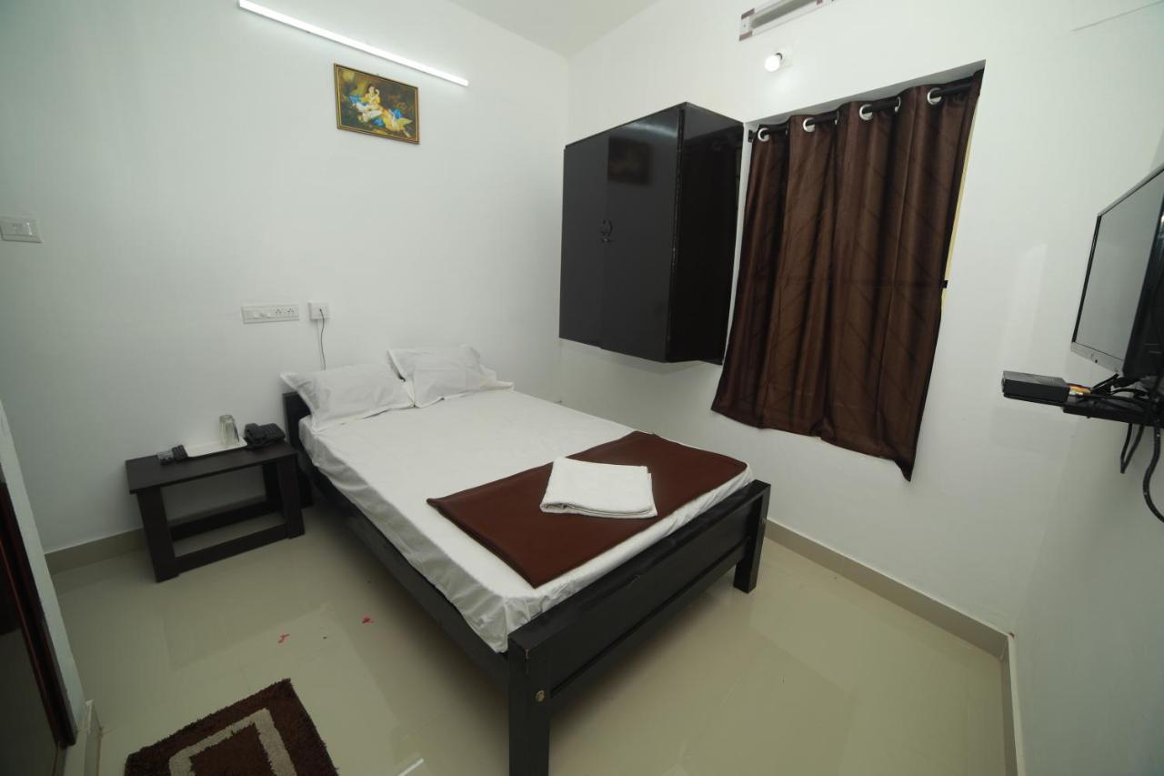 Отель Meghna Residency Тривандрум Экстерьер фото