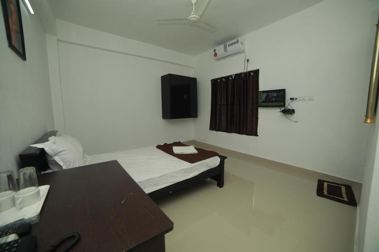 Отель Meghna Residency Тривандрум Экстерьер фото
